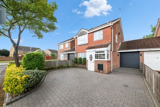 3 bed property, in Paddington Close, £600,000