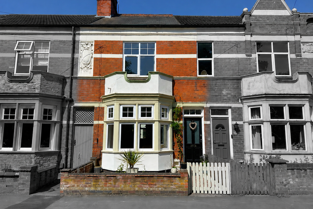 2 bed property, in Ratby Road, £290,000