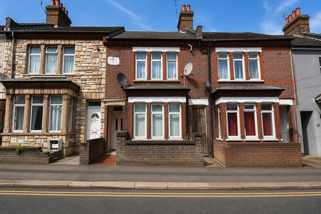 4 bed property, in Ashburnham Road, £294,995