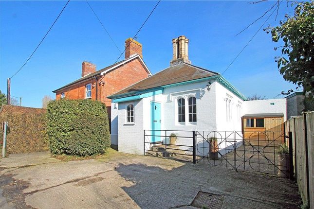 2 bed property, in Manston, £295,000