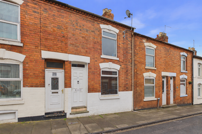 2 bed property, in Lower Hester Street, £159,995