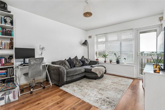 1 bed property, in Yoakley Road, £375,000