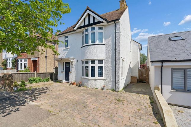 5 bed property, in Graystone Road, £650,000