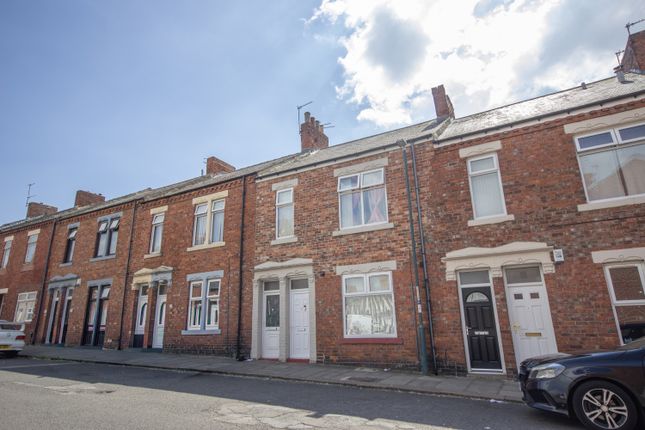 3 bed property, in Whitehall Street, £70,000