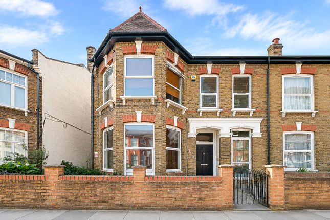 2 bed property, in Carlingford Road, £450,000