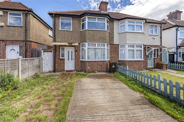 3 bed property, in Berkeley Waye, £600,000