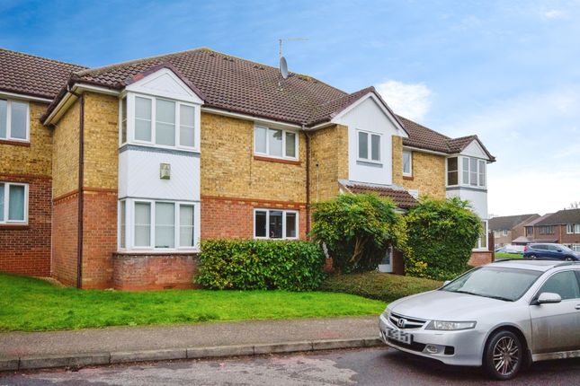 1 bed property, in Hunters Lane, £200,000
