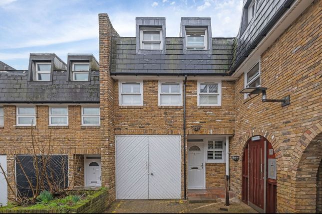 3 bed property, in Yeoman Close, £650,000