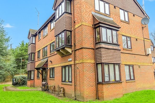 2 bed property, in Dutch Barn Close, £250,000