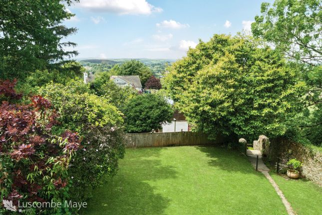 4 bed property, in Bourton Lane, £650,000