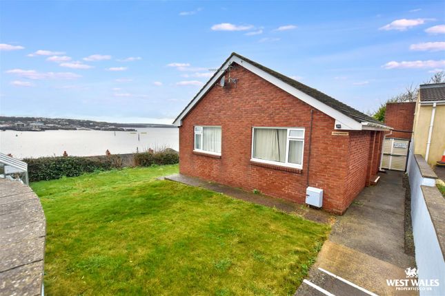 2 bed property, in St. Clements Road, £270,000