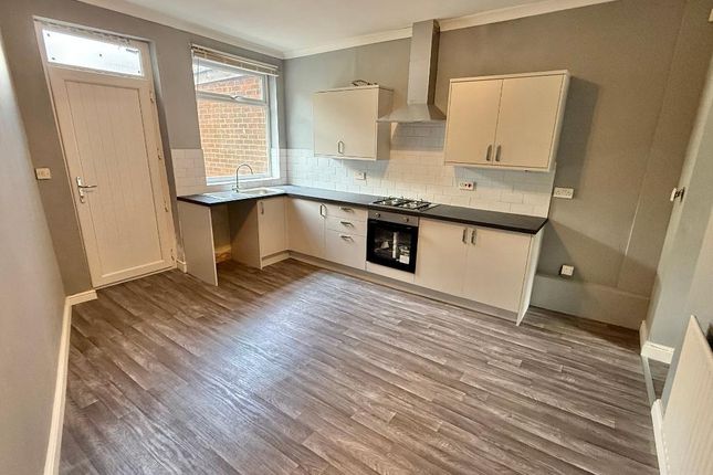 2 bed property, in Pontefract Road, £99,950