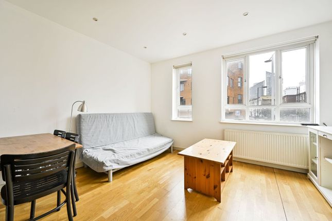 1 bed property, in Kings Road, £325,000