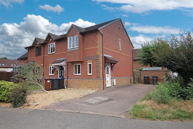 2 bed property, in Limoges Court, £200,000