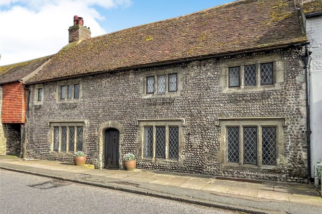 6 bed property, in High Street, £749,995