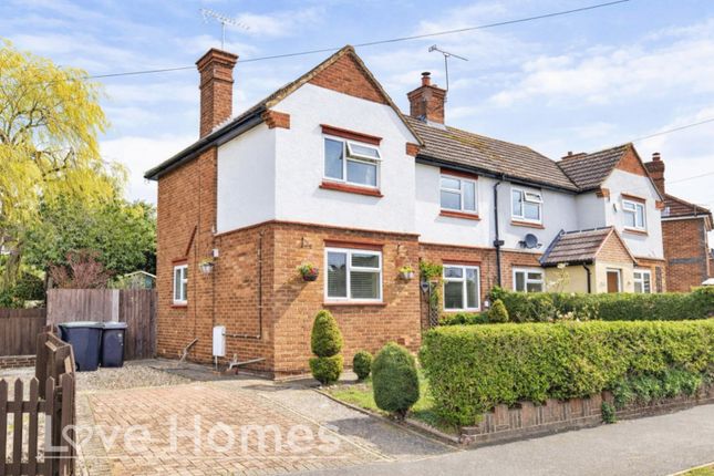 3 bed property, in The Crescent, £425,000