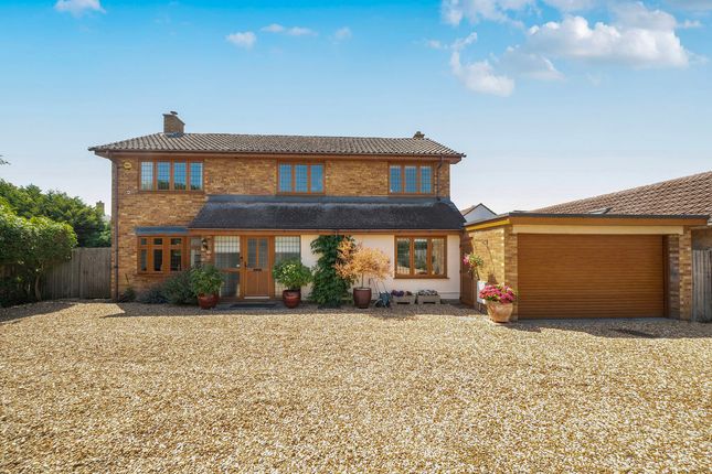3 bed property, in Glebe House, £650,000