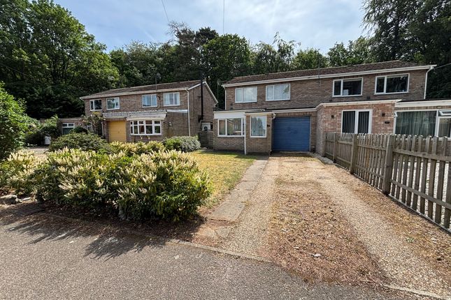 3 bed property, in Saffron Close, £250,000