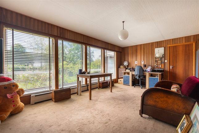 2 bed property, in Stone Street Road, £850,000