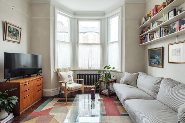 1 bed property, in Priory Park Road, £600,000
