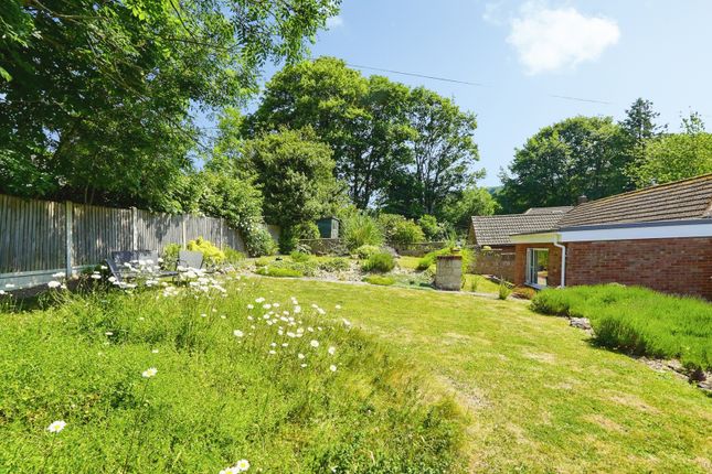 3 bed property, in Woodside Close, £340,000