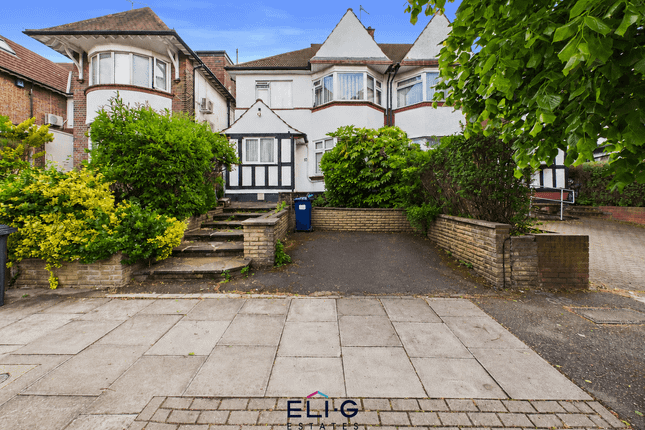 4 bed property, in Woodlands NW11, £1,290,000