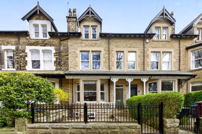 5 bed property, in West End Avenue, £675,000