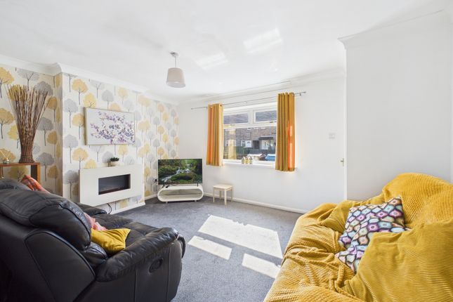 2 bed property, in Fernhill Road, £130,000