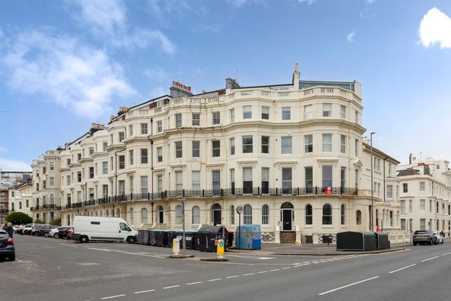 1 bed property, in St. Aubyns, £280,000