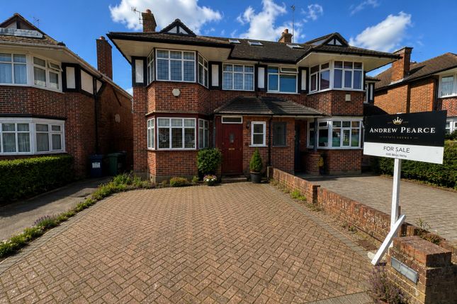 4 bed property, in Cannonbury Avenue, £725,000