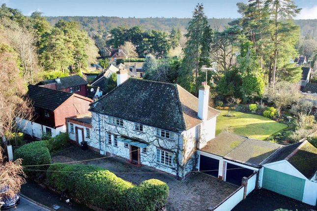 5 bed property, in Crawley Hill, £900,000