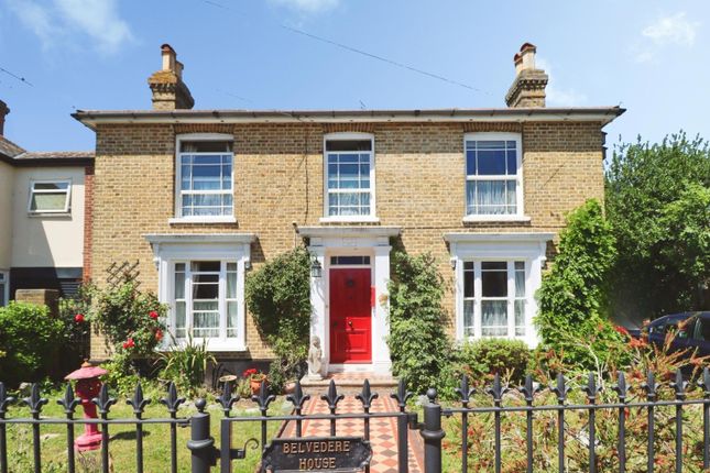 3 bed property, in Cross Road, £850,000