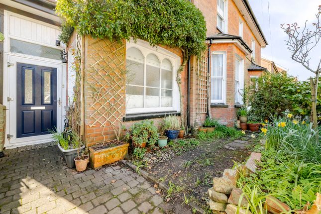 2 bed property, in High Street, £200,000