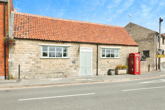 2 bed property, in Hangar Hill, £155,000