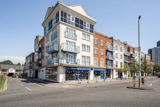 2 bed property, in Metro Apartments, £260,000