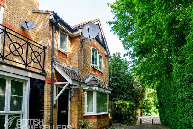 3 bed property, in Punchard Crescent, £525,000