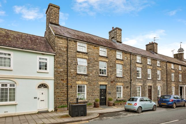 5 bed property, in High Street, £395,000