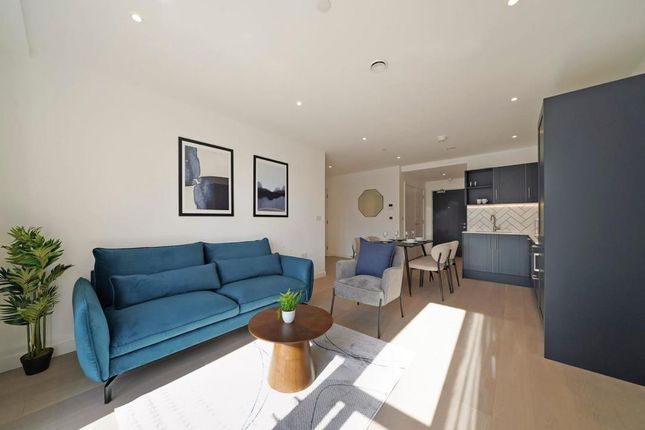 1 bed property, in Brookline Building, £440,000