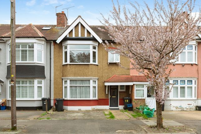 3 bed property, in Charter Avenue, £550,000