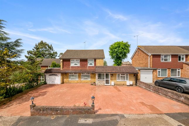 4 bed property, in Beacon Close, £875,000