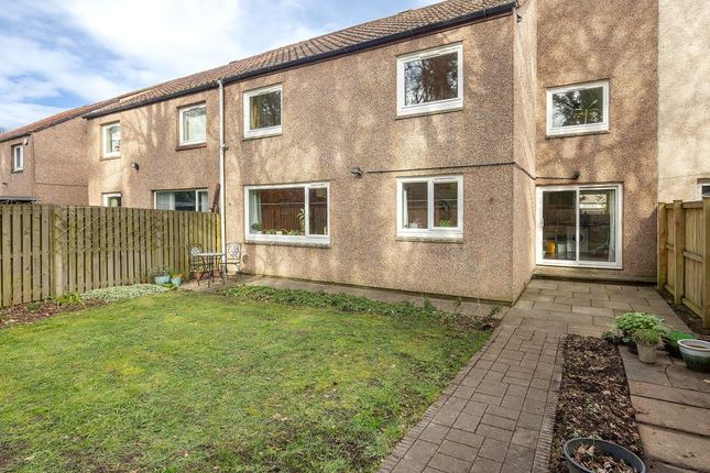 3 bed property, in Bancroft Avenue, £165,000