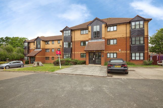 1 bed property, in Medesenge Way, £200,000