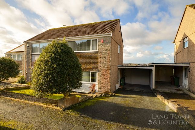 2 bed property, in Dayton Close, £240,000