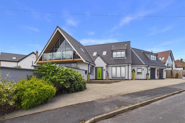 5 bed property, in Temple Close, £775,000