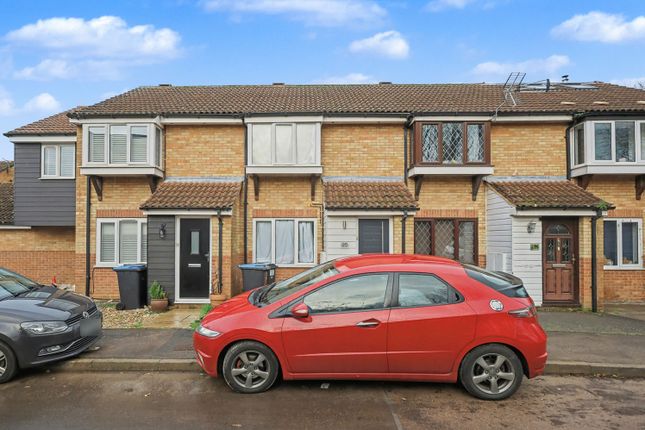 2 bed property, in Markwell Wood, £315,000