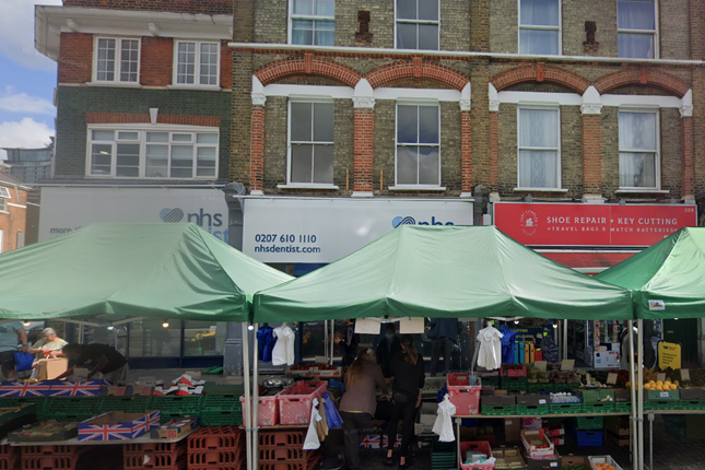2 bed property, in 357 North End Road, £365,000