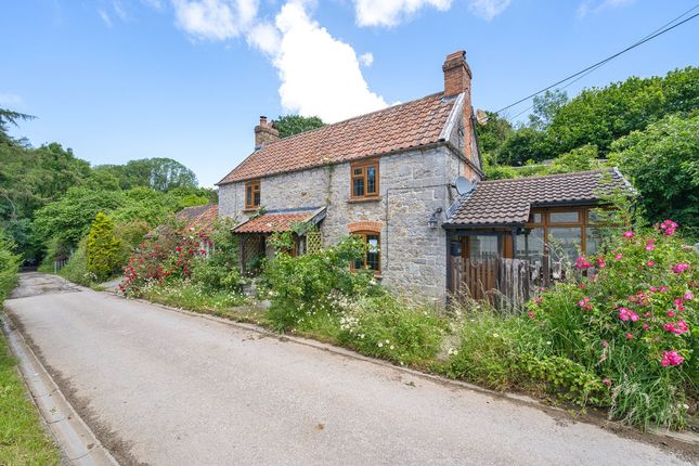 2 bed property, in Canada Coombe, £400,000