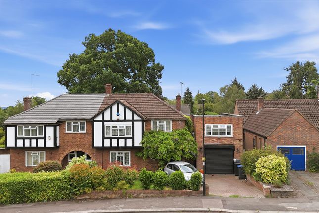 5 bed property, in Bycullah Road, £950,000