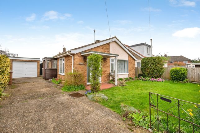 2 bed property, in Recreation Road, £220,000