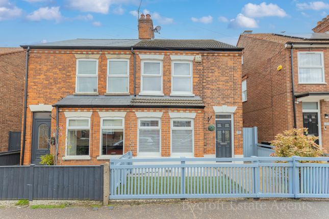 2 bed property, in Roslyn Road, £210,000